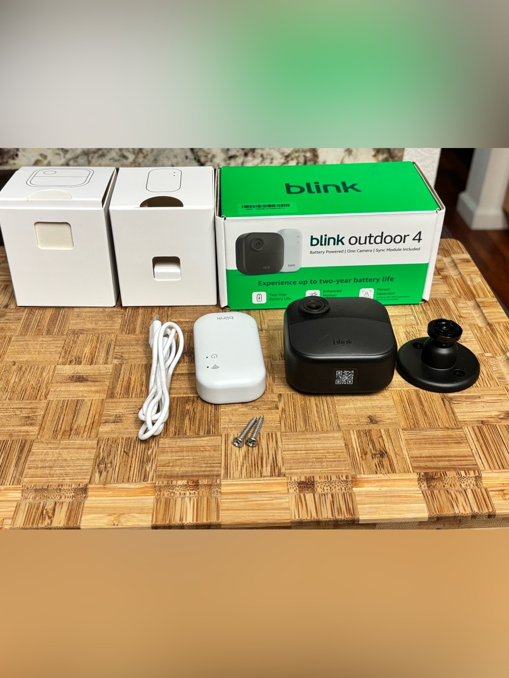 Blink Outdoor 4 Camera Kit with White Cable and Black Mount